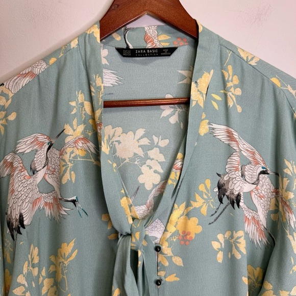 Zara Green Blouse with Heron Print Flowy Top Bell Sleeve Size XS - Picture 5 of 8